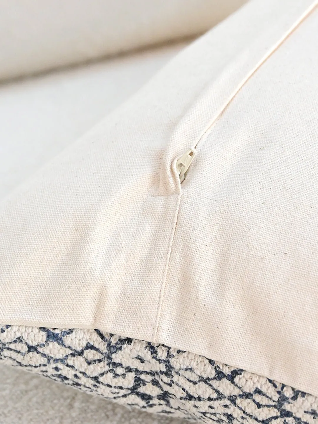 DAINTY-LUMBAR CUSHION COVER